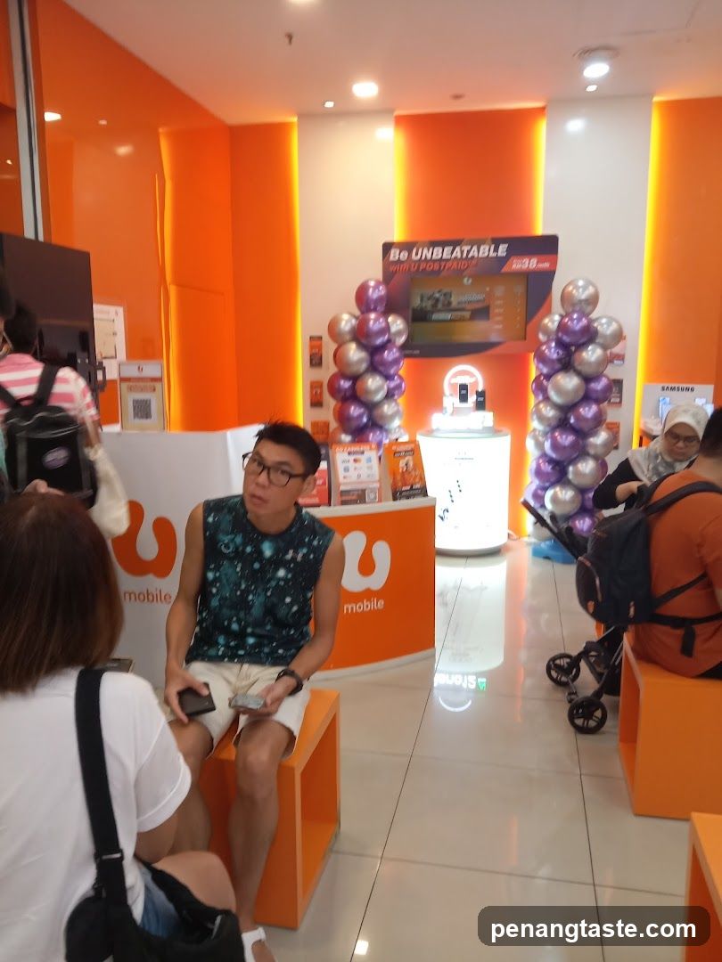 U Mobile Store Interior