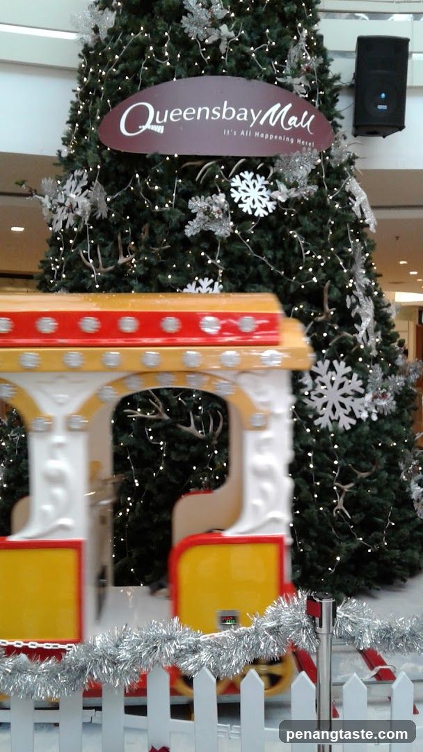 Queensbay Mall Christmas Decorations