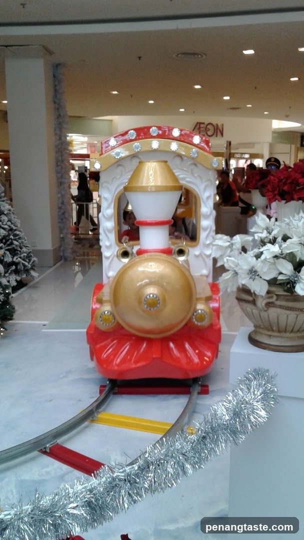Interior Christmas Display at AEON Mall