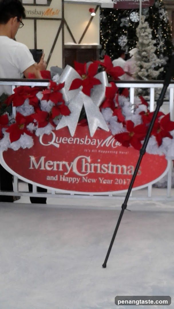 Queensbay Mall Christmas Decoration