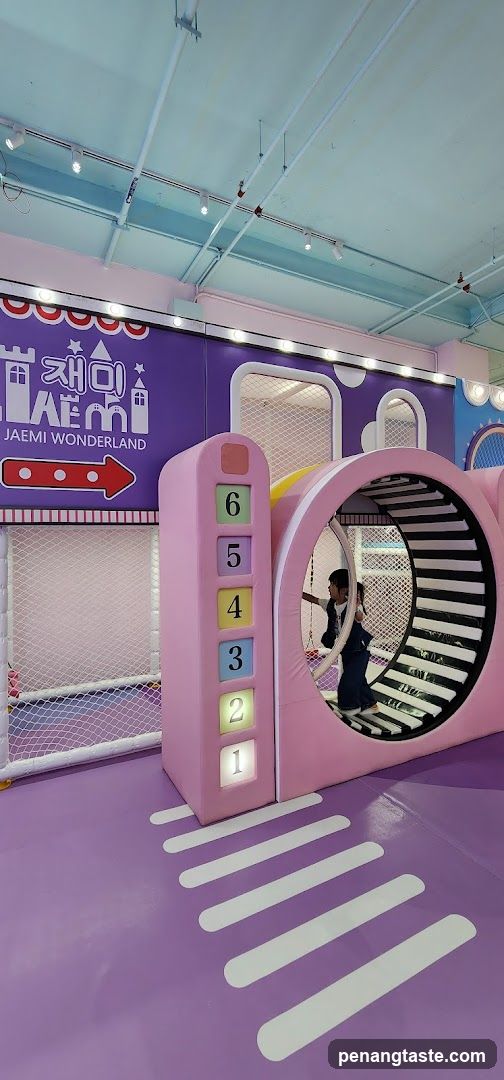 Jaemi Wonderland Interior