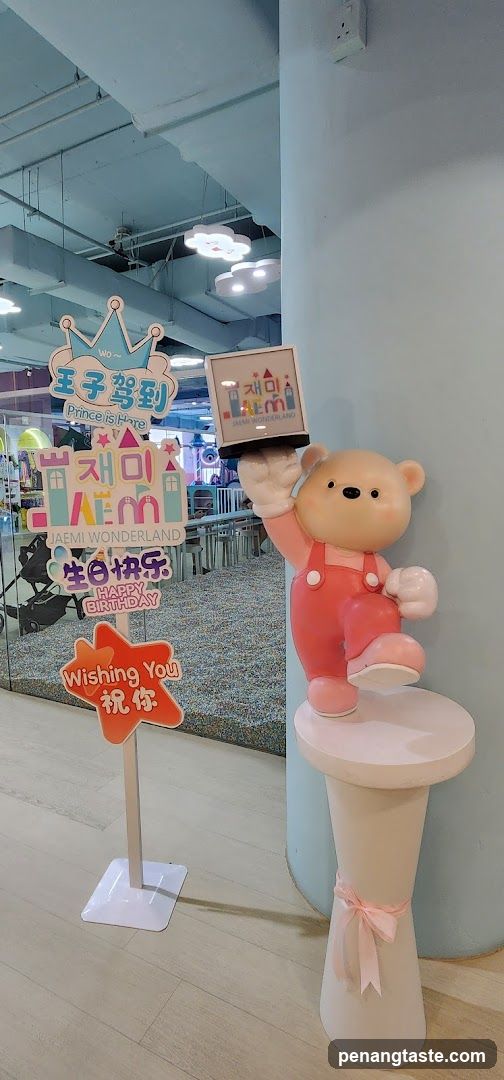 Jaemi Wonderland Interior Display
