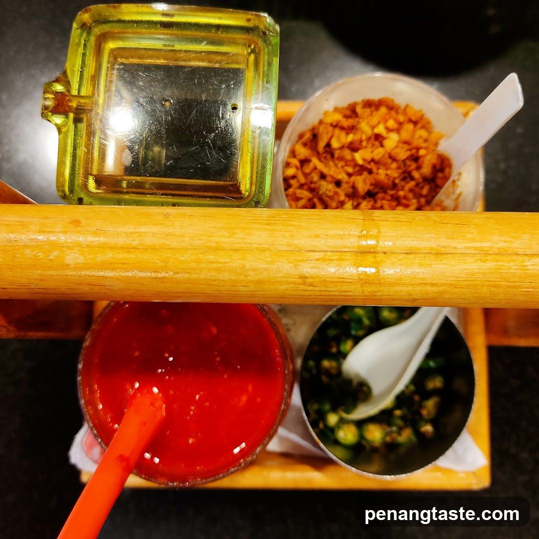 Tabletop condiments tray
