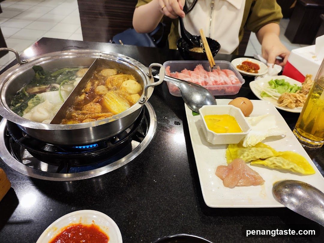 Hot Pot Dining Scene