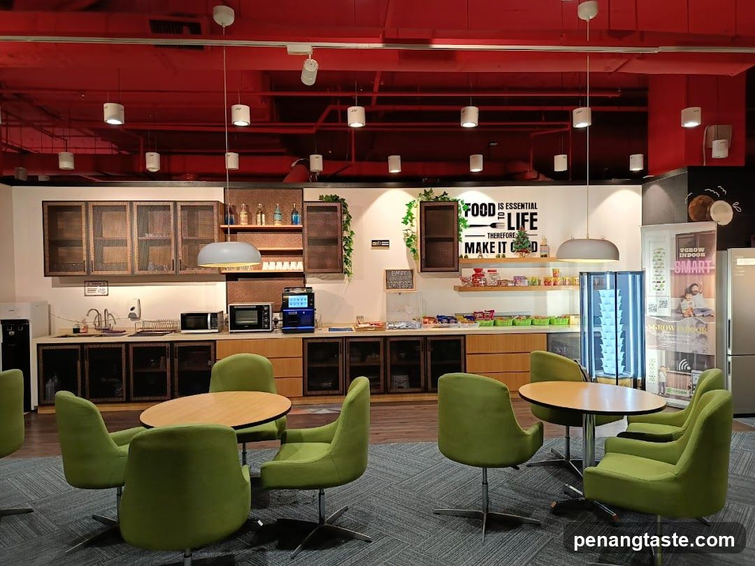 Interior Cafe/Restaurant Space