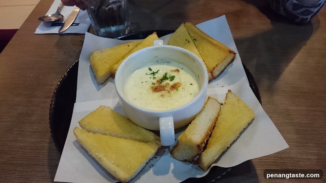 Dessert or appetizer dish