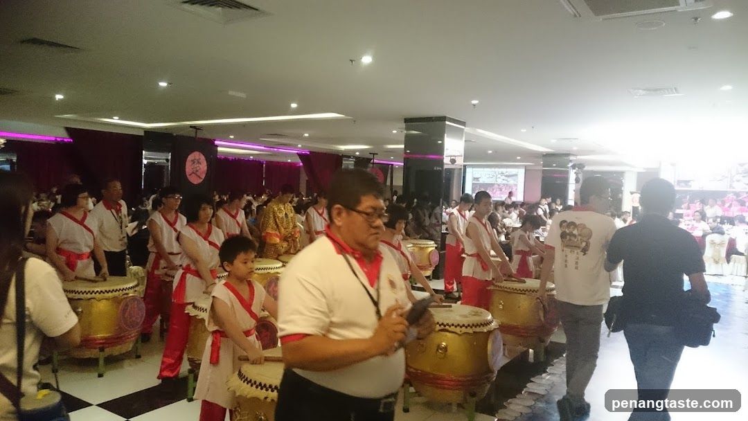 Convention 33