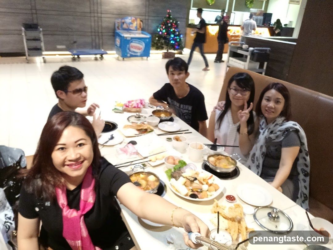 Group dining photo