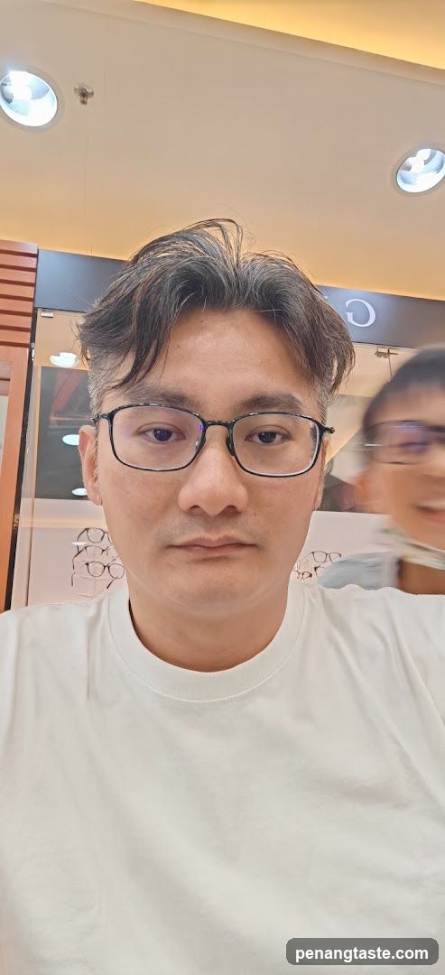 Selfie in retail environment