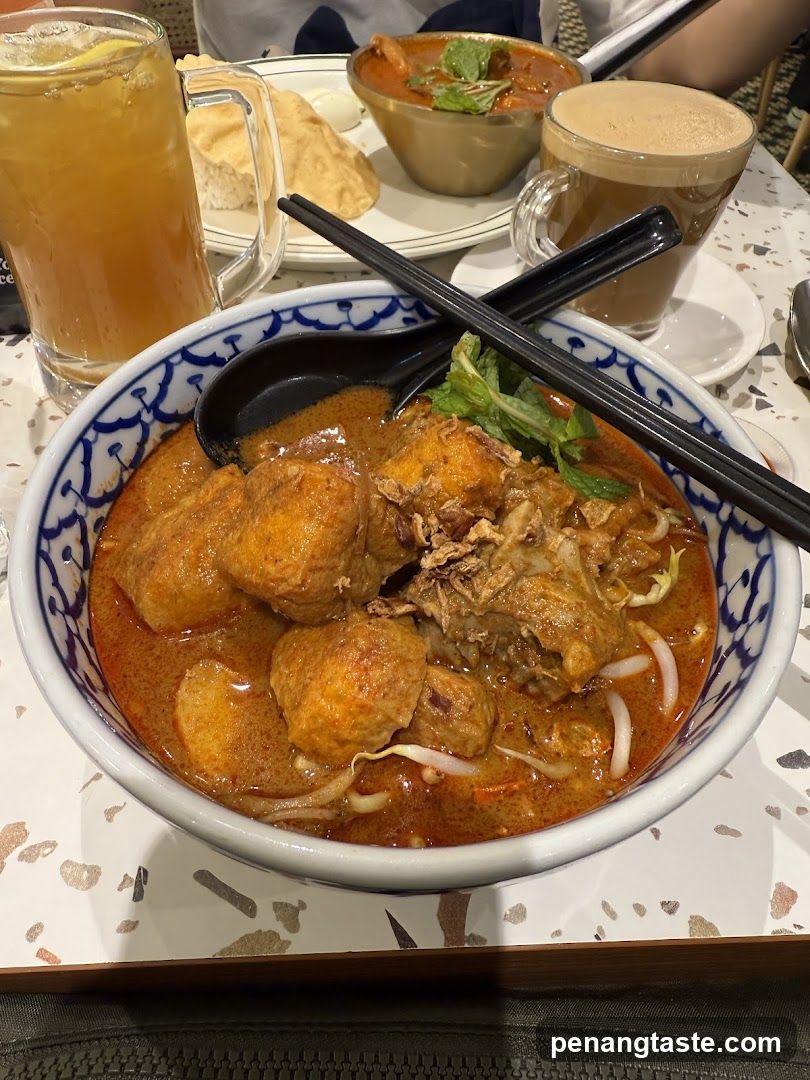 Curry Laksa with Drinks