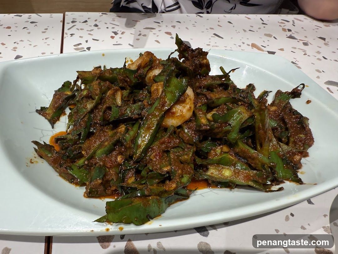 Stir-fried winged beans with shrimp
