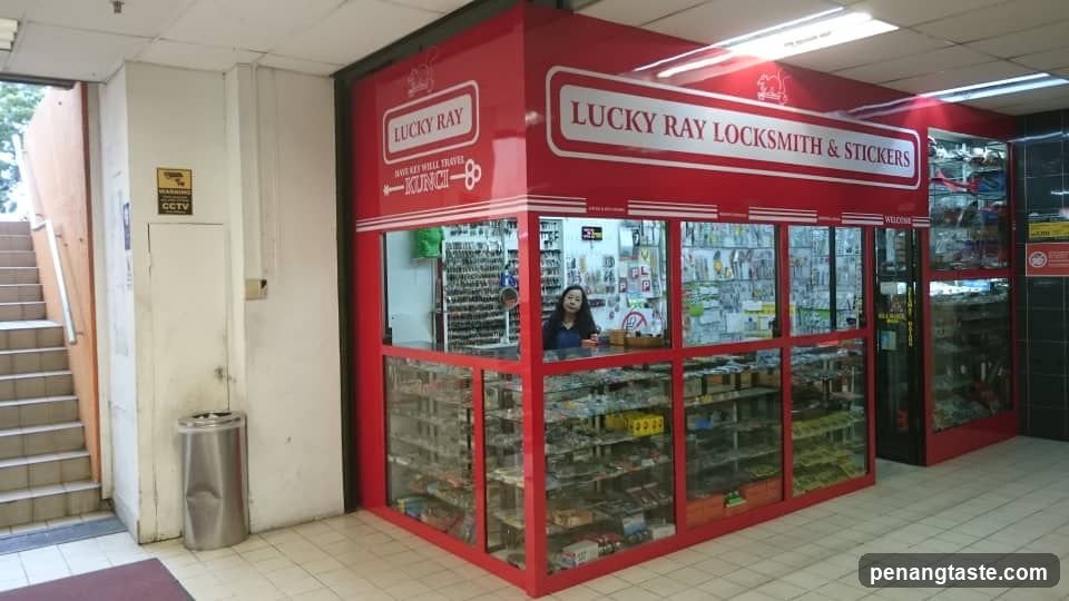 Lucky Ray Locksmith & Stickers Storefront