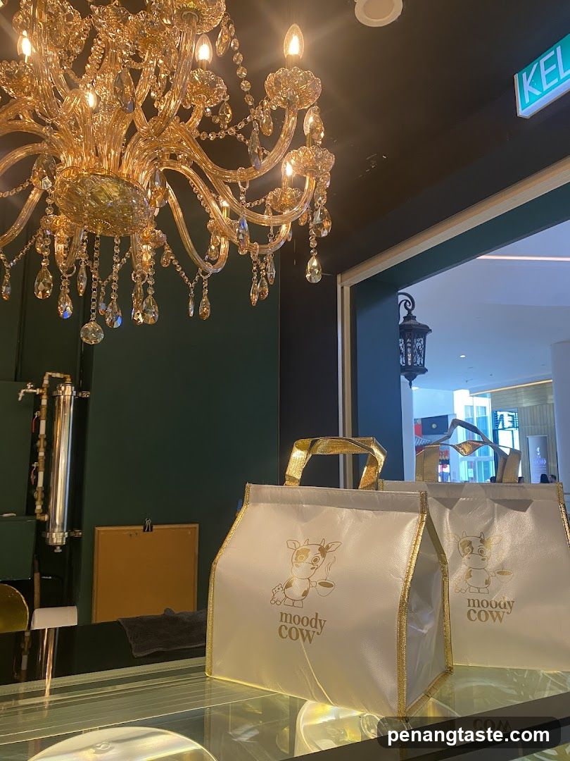 Moody Cow Takeaway Bags