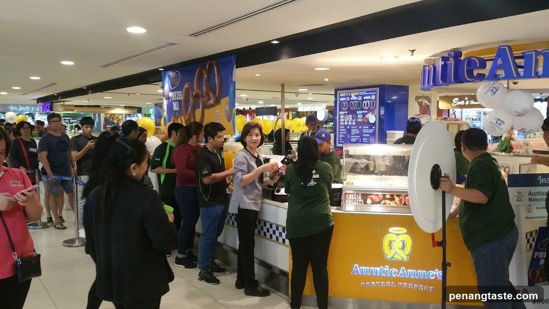 Auntie Anne's Pretzel Stand