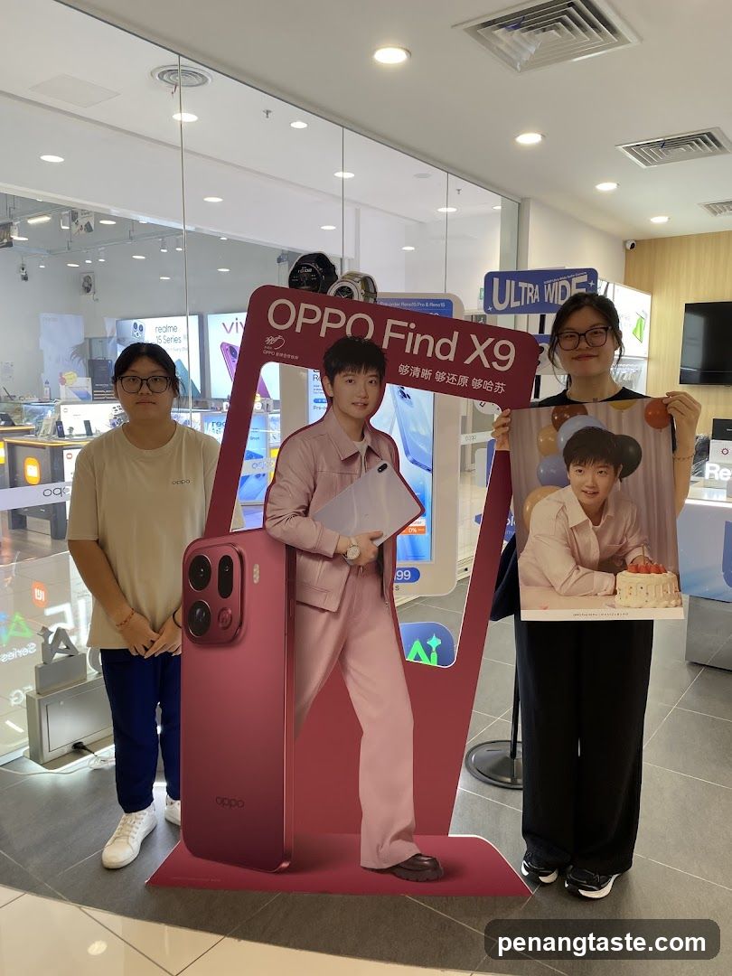 OPPO Find X9 promotional display