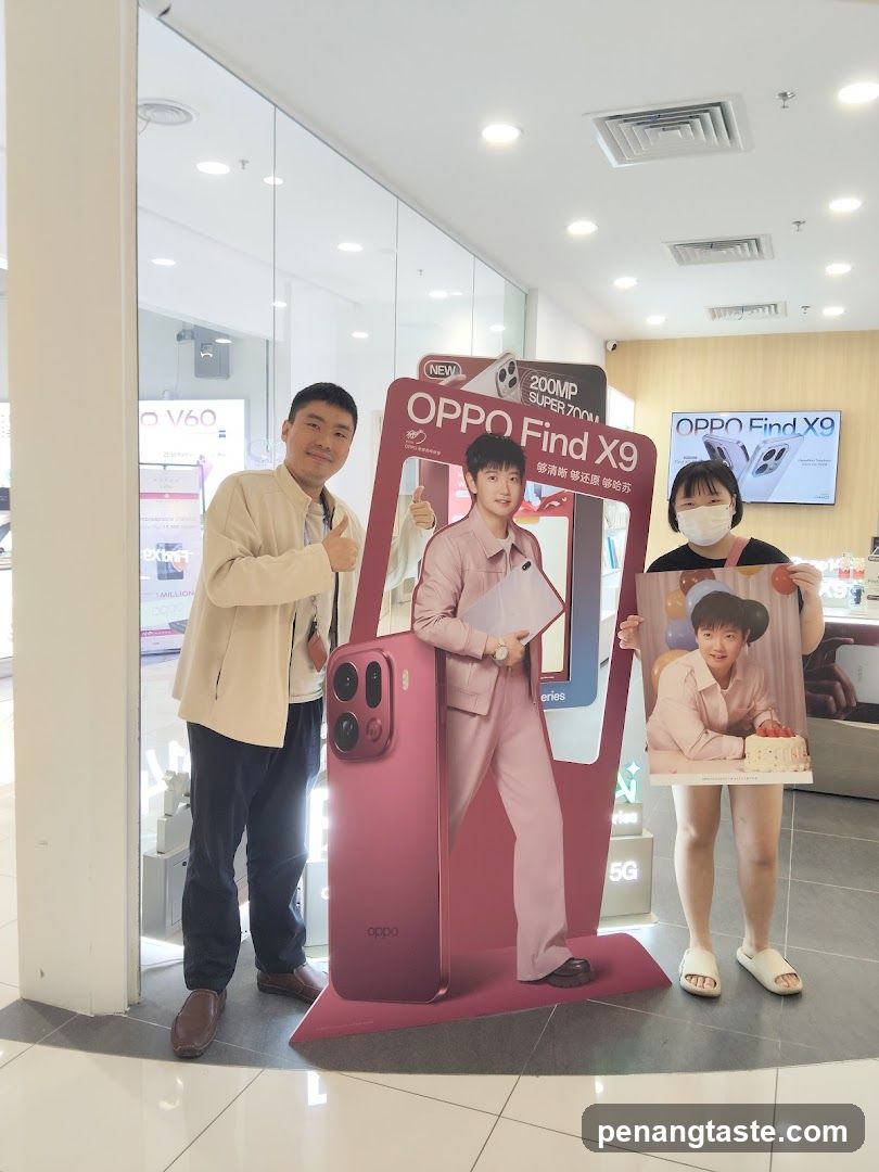 OPPO Find X9 promotional display