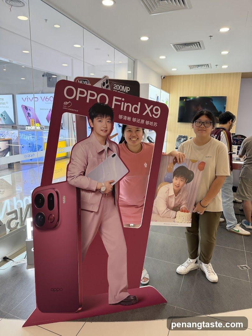 OPPO Find X9 promotional display