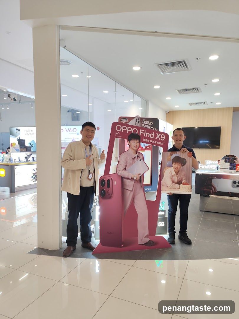OPPO Find X9 promotional display