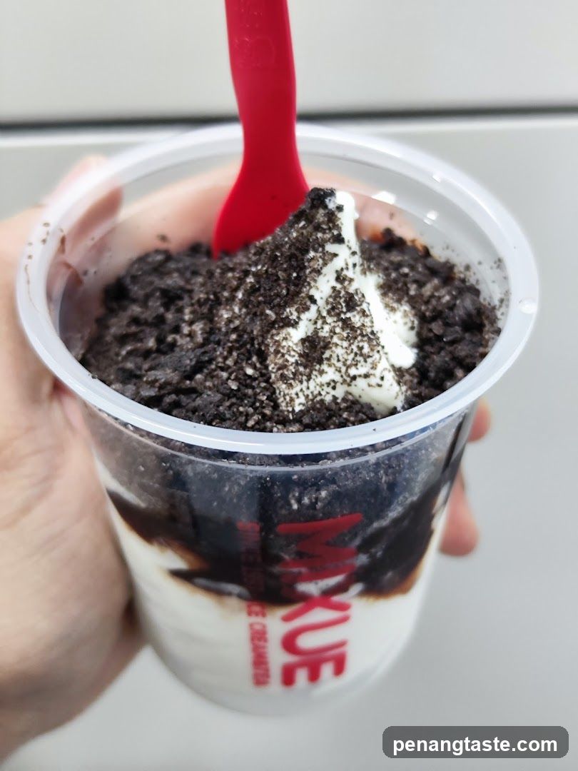 Oreo-flavored dessert cup