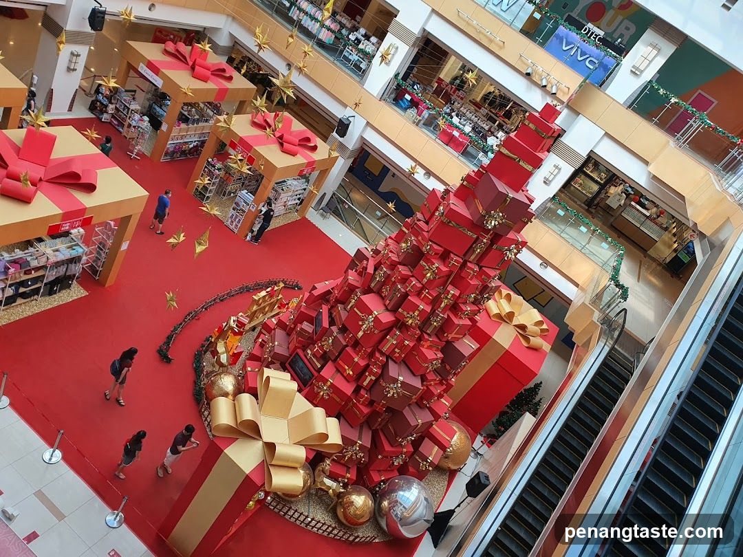Mall Christmas Display