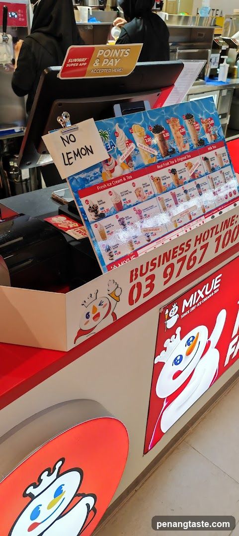 Mixue Ice Cream & Tea Counter Display