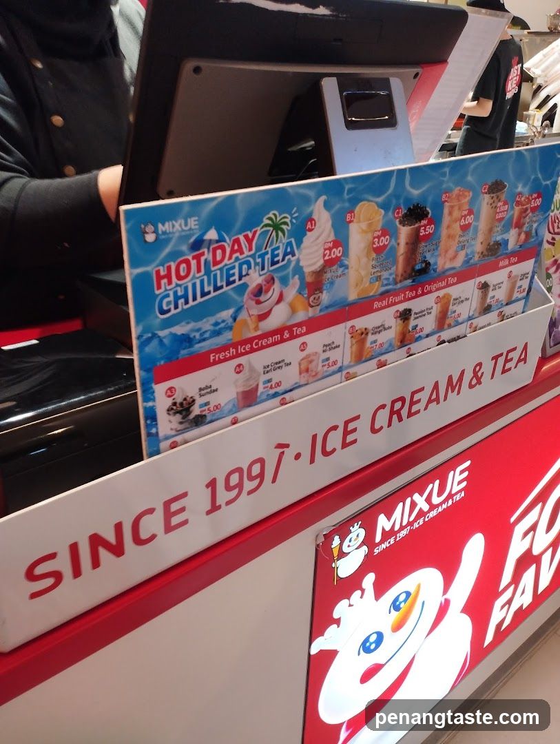 Mixue Ice Cream & Tea Counter Display