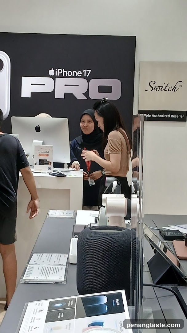 iPhone 17 PRO display at Switch store