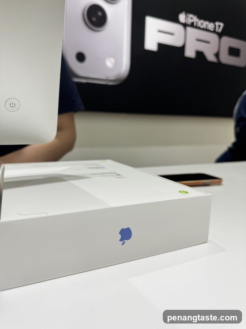 iPhone 17 Pro Display Box