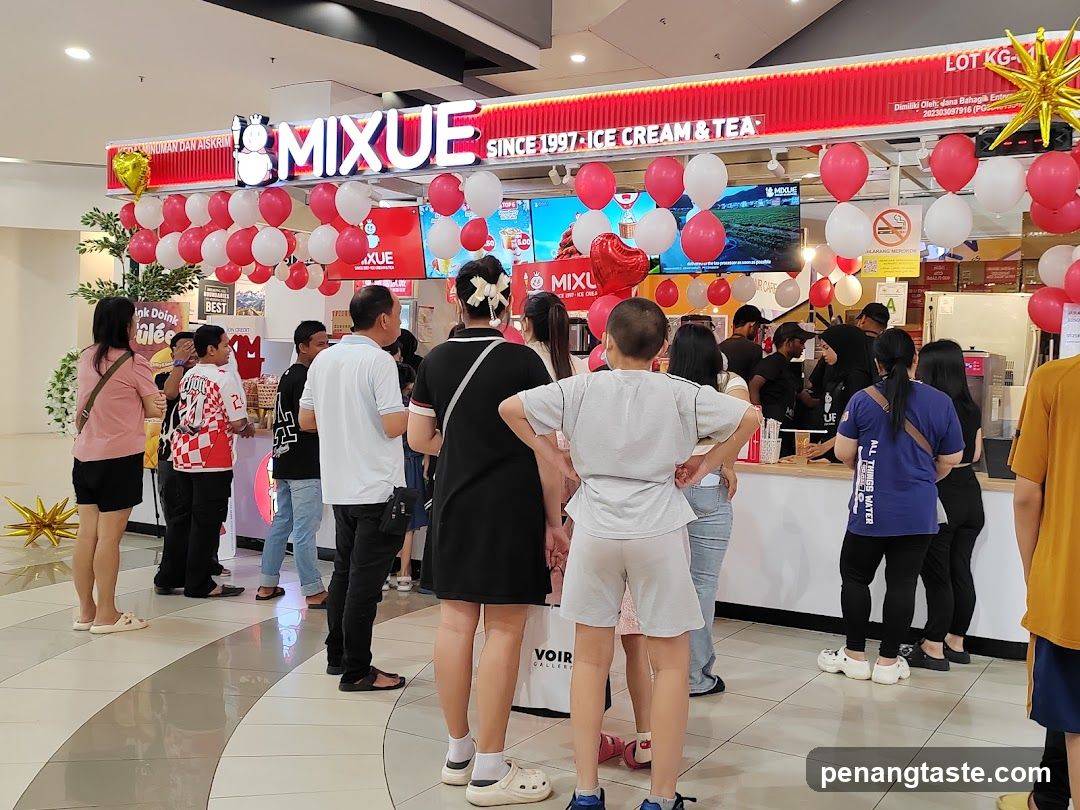 Mixue Ice Cream & Tea Store Interior