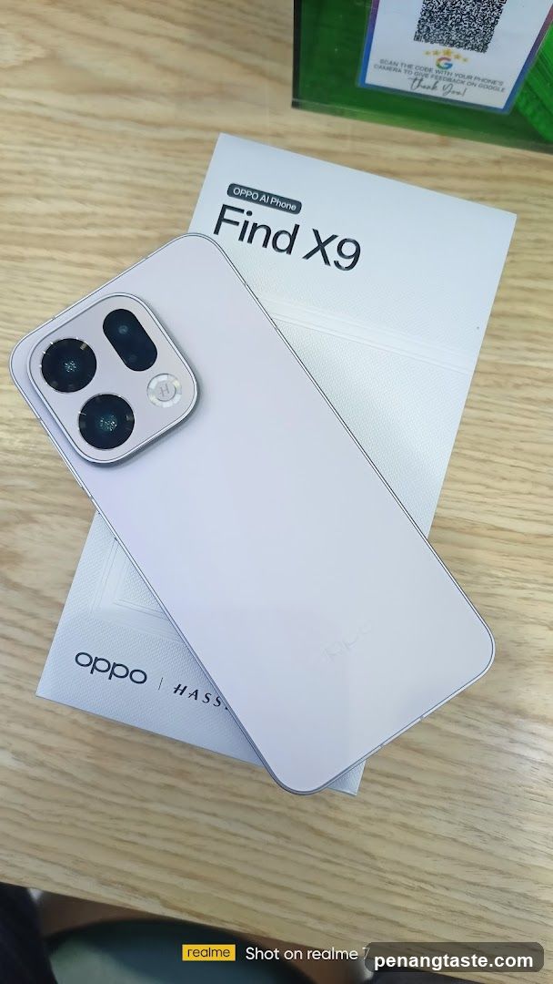 OPPO Find X9 smartphone unboxing