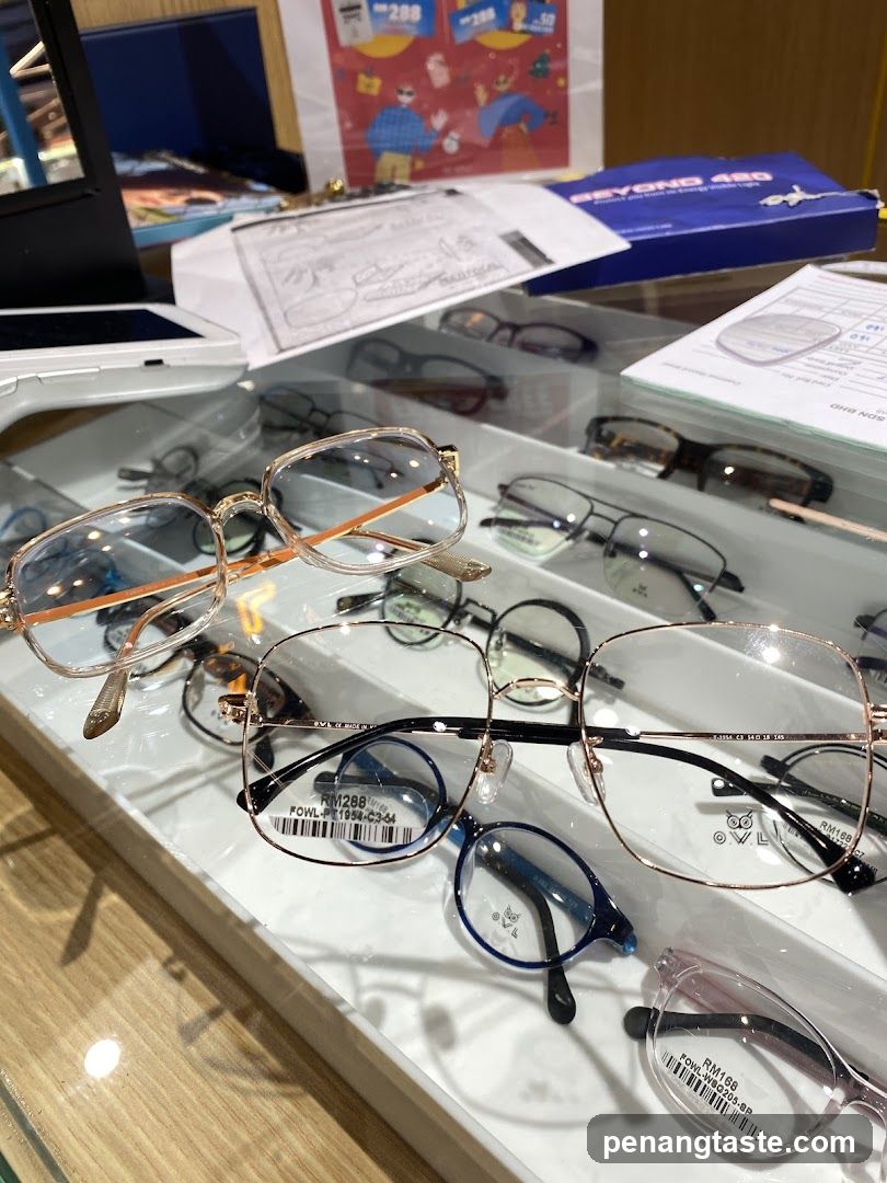 Eyewear Display in Retail Store