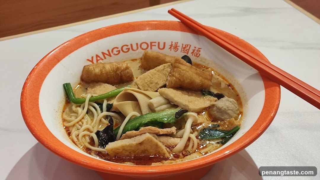 Bowl of noodles with tofu and vegetables