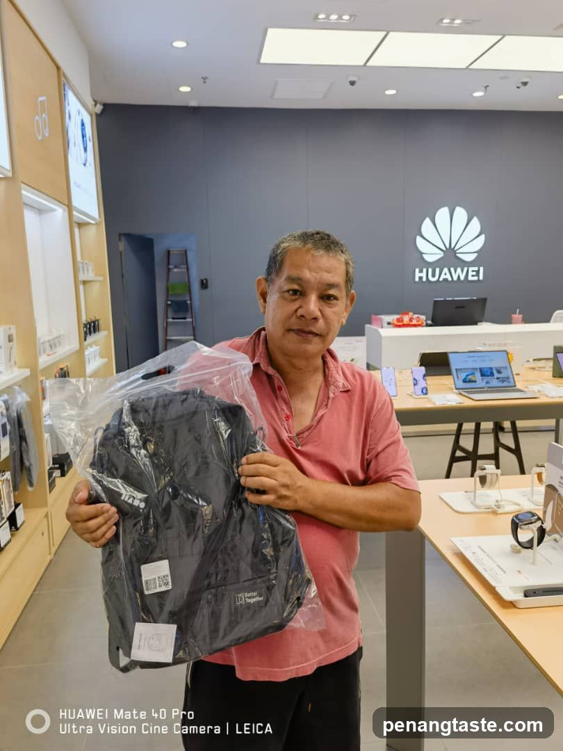 Customer in Huawei Store