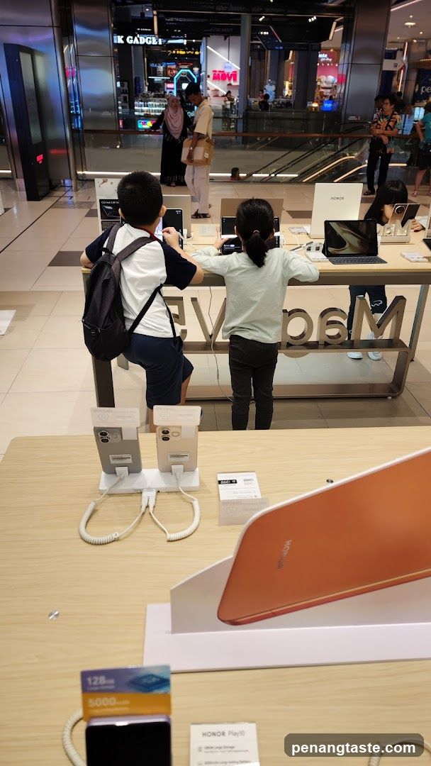 HONOR Experience Store