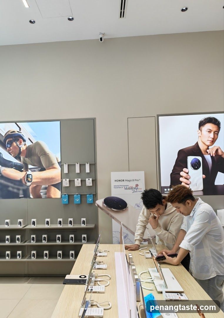 Honor Store Interior