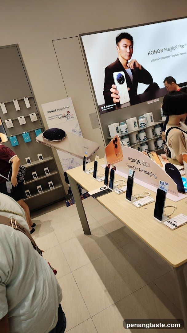 Honor Store Interior
