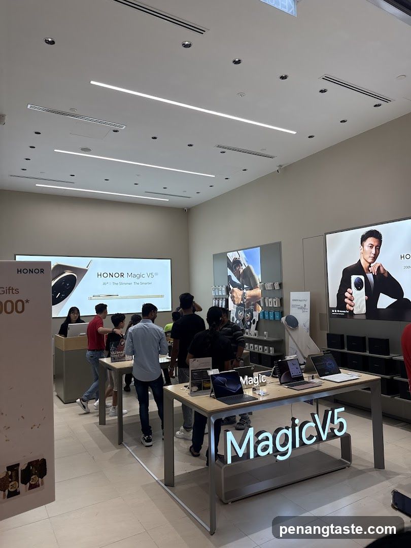 Honor Magic V5 Store Interior