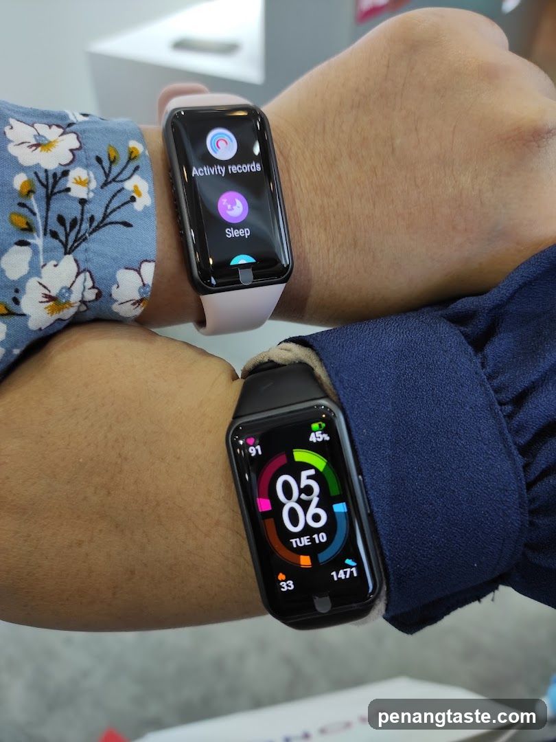 Wrist-worn smartwatches display interfaces
