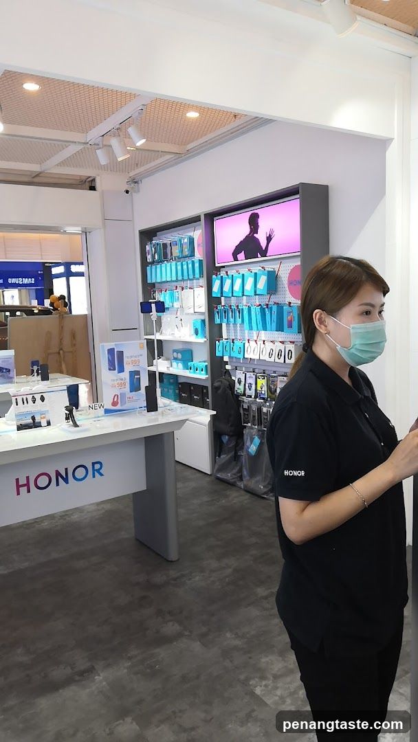 Honor Store Interior