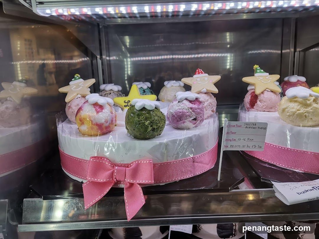 Cake Display in Showcase