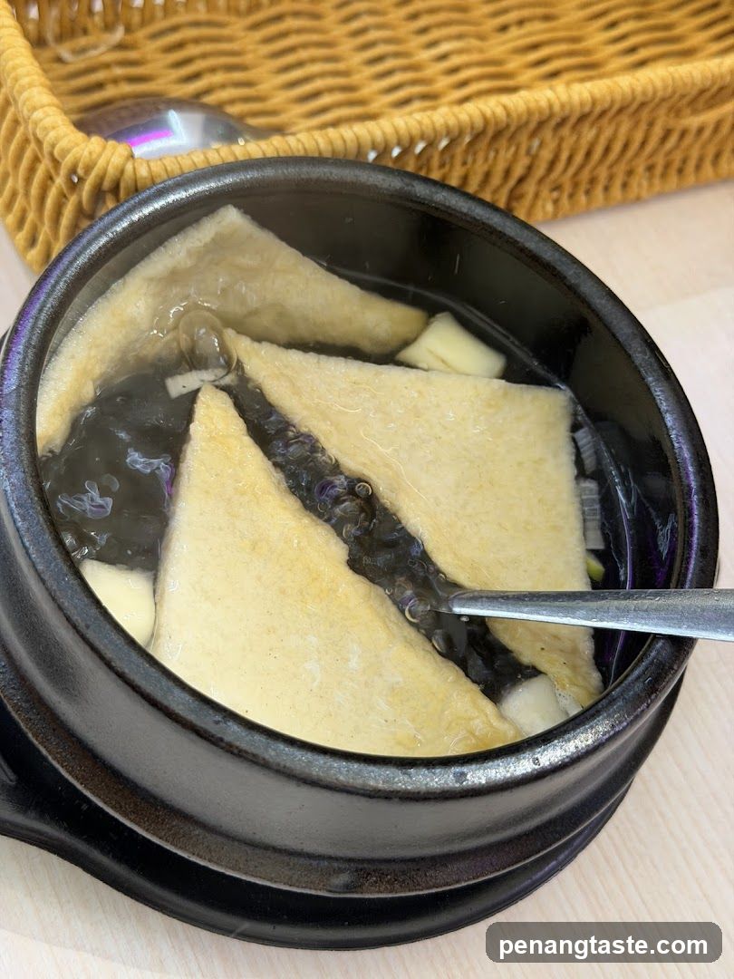 Food dish in ceramic bowl