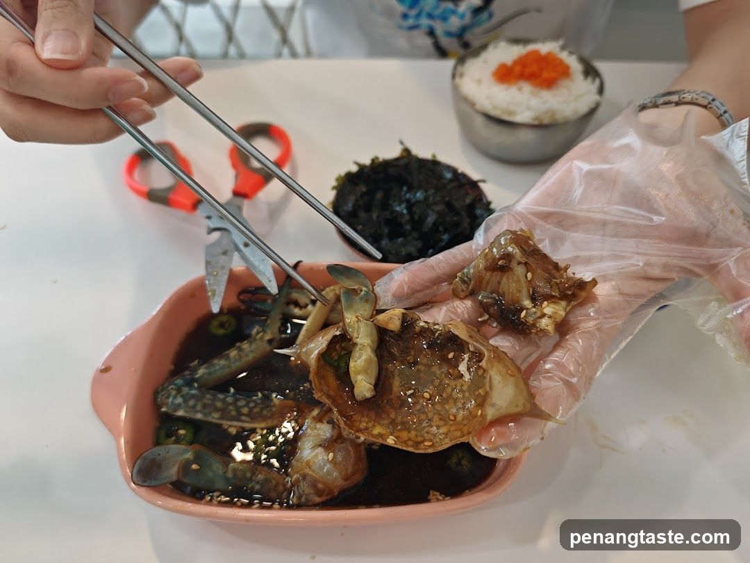 Soy-marinated raw crab with rice and seaweed