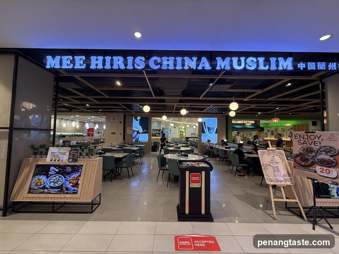 Mee Hiris China Muslim Interior View