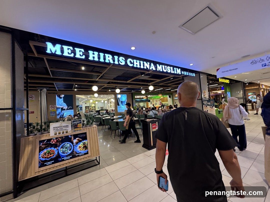 Mee Hiris China Muslim Interior View