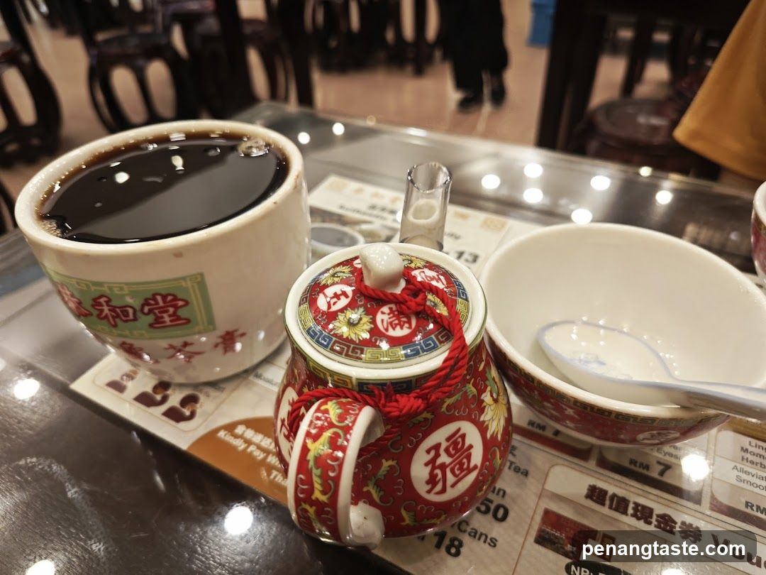 Table Setting in Café