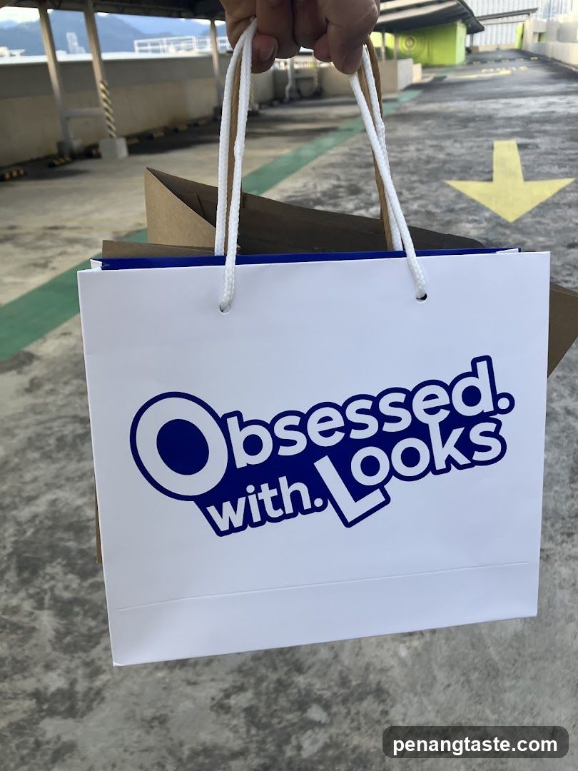 Obsessed with Looks shopping bag