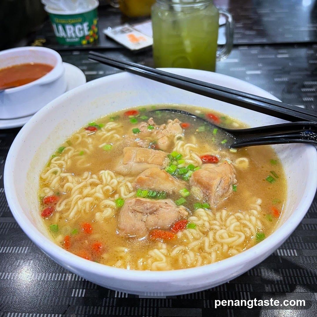 Ramen Noodle Bowl with Chicken