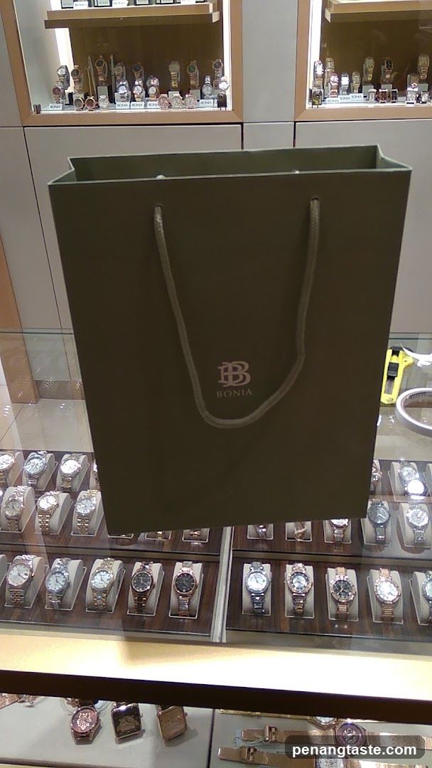 Bonia Shopping Bag Display