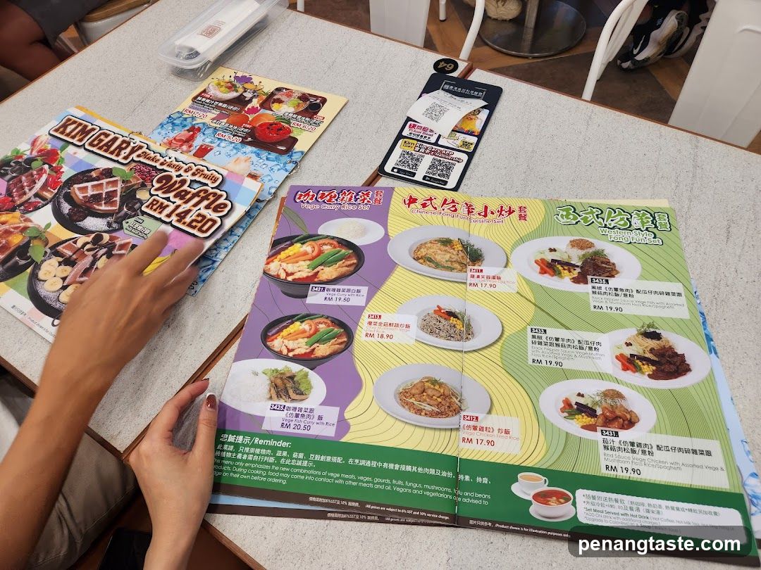 Table with menus and QR code