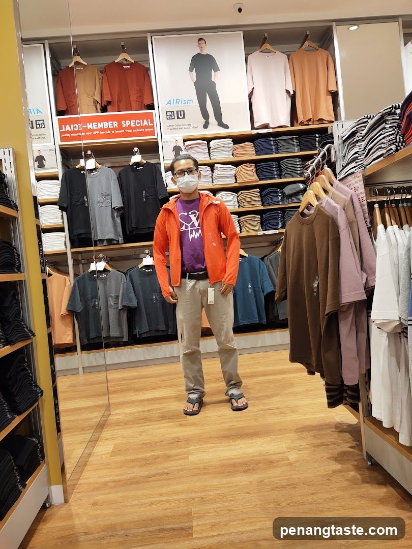 Uniqlo Store Interior